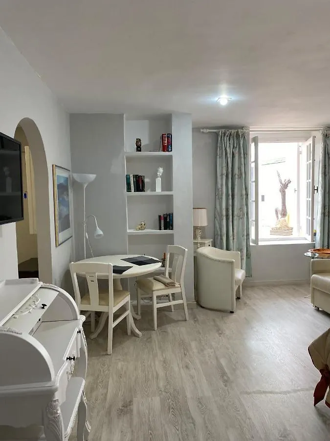 Schoenes Apartment - Ruhig - Aussenpool location